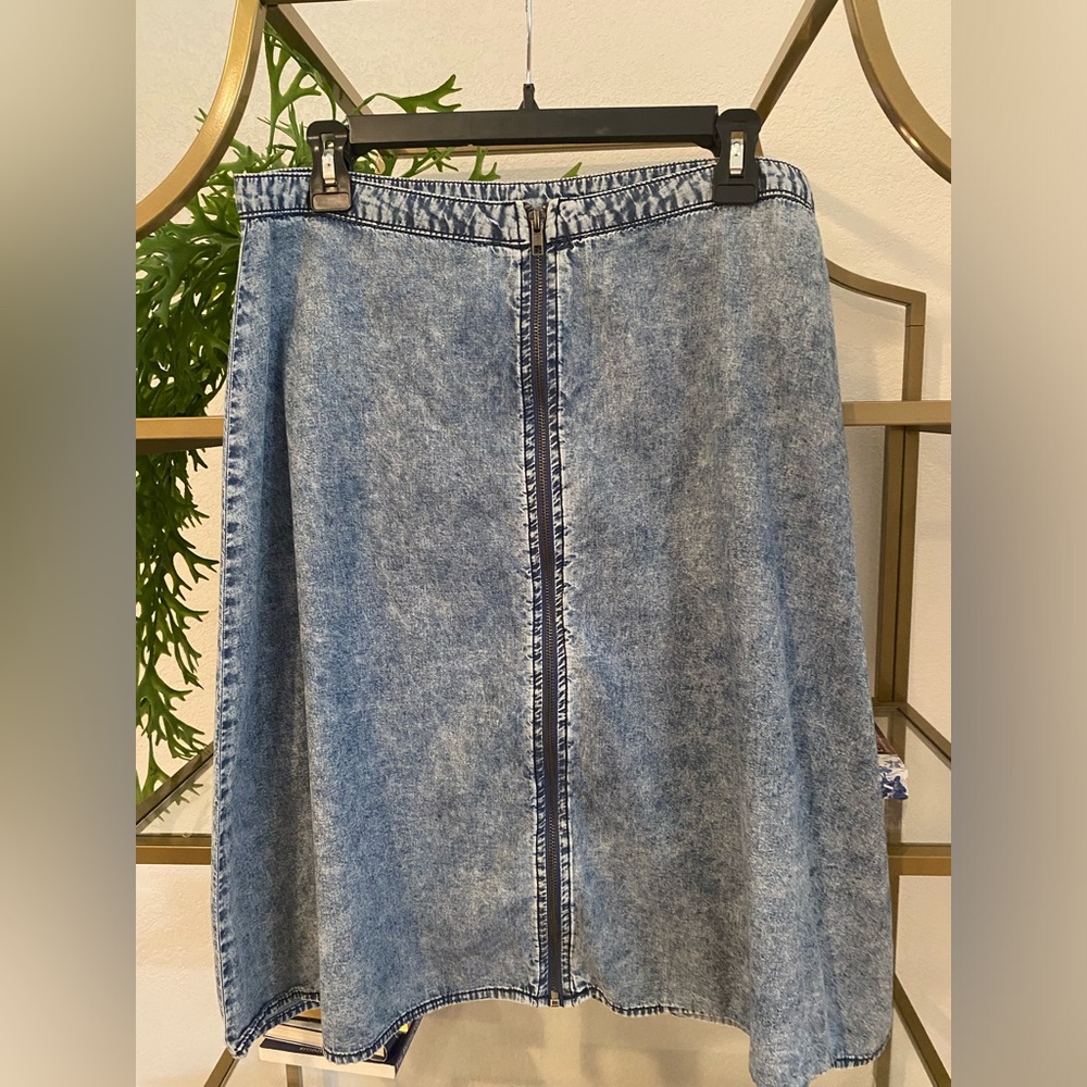 Forever 21 front zipper acid wash denim skirt L pre loved